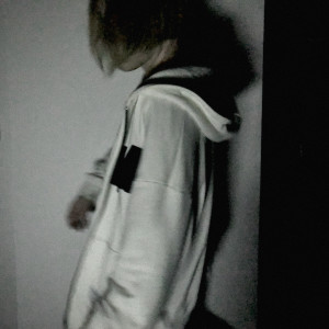 收听44neverluv的NEVER歌词歌曲