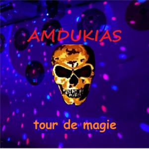 Dengarkan lagu Tour De Magie nyanyian Amdukias dengan lirik