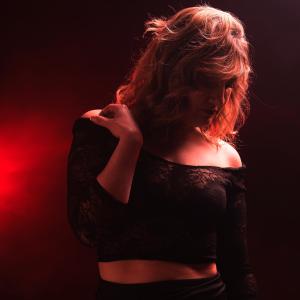 Dengarkan lagu Una Canción nyanyian ROMINA GUGLI dengan lirik