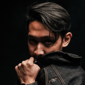 Dengarkan Cinta Terharu lagu dari Jeremy K dengan lirik