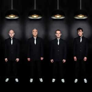 ดาวน์โหลดและฟังเพลง Zero Hero พร้อมเนื้อเพลงจาก Eureka Machines