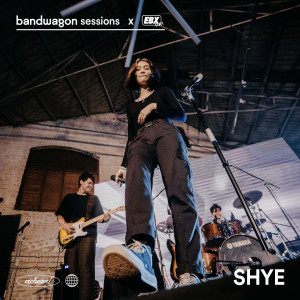 Dengarkan lagu Fading (Bandwagon Sessions x EBX Live! version) nyanyian Shye dengan lirik