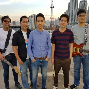 ดาวน์โหลดและฟังเพลง กลับมารักกัน พร้อมเนื้อเพลงจาก ForUtone