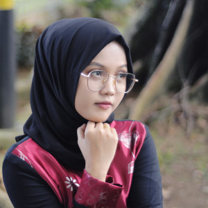 Dengarkan Karma Cinta lagu dari Yollanda dengan lirik