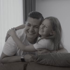 收聽Daim Lala的Amanet është familja歌詞歌曲