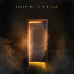 ดาวน์โหลดและฟังเพลง In The Dark พร้อมเนื้อเพลงจาก Silversyde