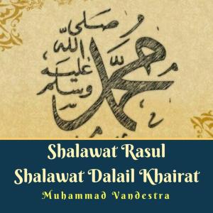 Dengarkan lagu Shalawat Rasul Shalawat Dalail Khairat (feat. Grup Shalawat Muhammad Ibnu Adam) nyanyian Muhammad Vandestra dengan lirik