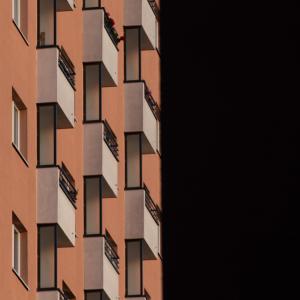 Dengarkan Room in a pillow lagu dari Holmsted dengan lirik