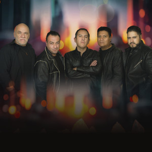 ดาวน์โหลดและฟังเพลง Llorando Ríos (En Vivo) พร้อมเนื้อเพลงจาก Escarabajo