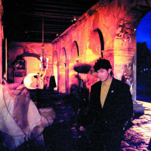 ดาวน์โหลดและฟังเพลง Hold Back The Dawn (Album Version) พร้อมเนื้อเพลงจาก Robbie Robertson