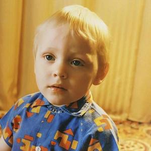 收聽Николай Пентин的Супергерой歌詞歌曲