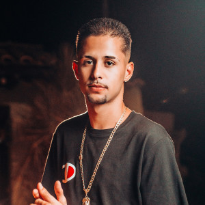 收聽DJ Everton Martins的Toma Karen Só Cavucada歌詞歌曲