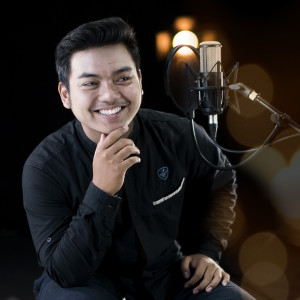 Dengarkan Surah Al Hasyr lagu dari Istihsan Arif Al Fudhaily dengan lirik