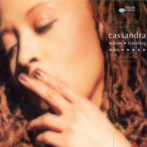 收聽Cassandra Wilson的Sky And Sea (Blue In Green)歌詞歌曲