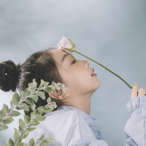 Listen to 你的答案 song with lyrics from 杨子敬sara
