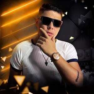Listen to Sento Sento (Explicit) song with lyrics from Erikson Vieira