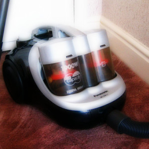 ดาวน์โหลดและฟังเพลง Vacuum Cleaner พร้อมเนื้อเพลงจาก Acerting Art