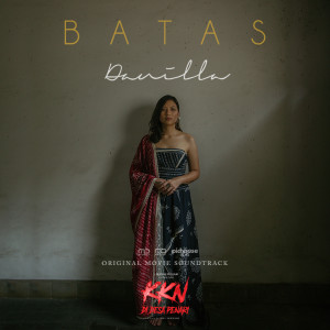 Dengarkan Batas (From "KKN Di Desa Penari') lagu dari Danilla dengan lirik