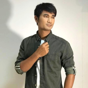 Dengarkan นกแตดแต้ lagu dari ยศ ภิญโญ dengan lirik