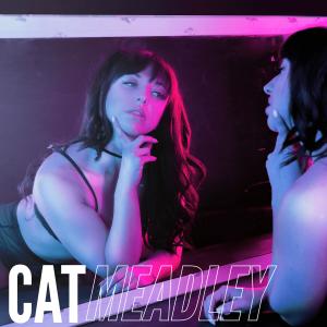 Dengarkan lagu Queen nyanyian Cat Meadley dengan lirik