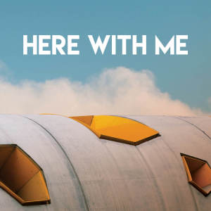 Dengarkan lagu Here With Me nyanyian Sonic Riviera dengan lirik
