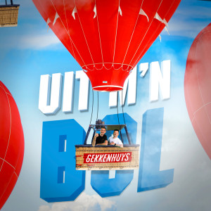 ดาวน์โหลดและฟังเพลง Uit M'n Bol พร้อมเนื้อเพลงจาก Gekkenhuys