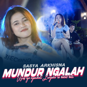 Dengarkan Mundur Ngalah lagu dari Sasya Arkhisna dengan lirik