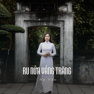 Listen to Ru Nửa Vầng Trăng (Ytmix) song with lyrics from Hà Vân