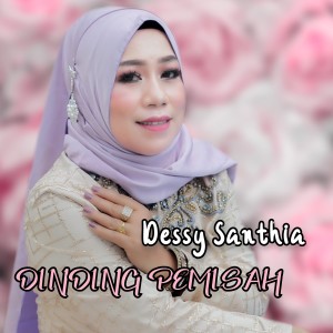 Dengarkan lagu Dinding Pemisah nyanyian Dessy Santhia dengan lirik