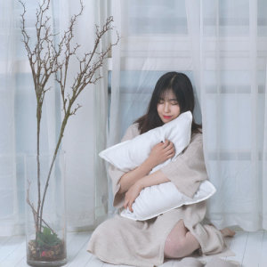 收聽A Girl Playing A Piano的A White Night歌詞歌曲