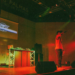 ดาวน์โหลดและฟังเพลง Códigos พร้อมเนื้อเพลงจาก Maiky The Anormal