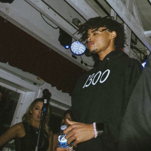 Dengarkan Go Stoopid (Explicit) lagu dari b2savage dengan lirik