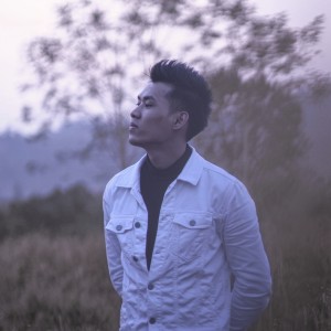 Listen to ຄົນສຸດທ້າຍ song with lyrics from TAIY AKARD