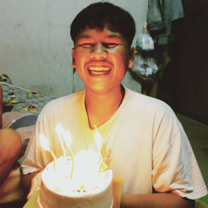 Dengarkan lagu คำว่ารักเธอลืมได้ไง nyanyian Sams dengan lirik
