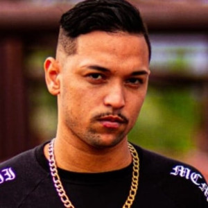 收聽MC DENTINHO PL的FML CAQUIADO DO AMANHECIDO (Live)歌詞歌曲