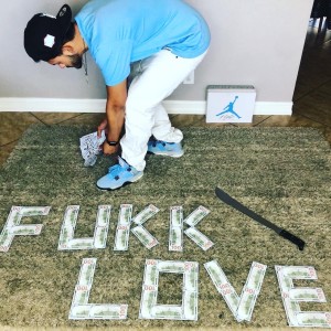 收聽KOMPAKASHH的FUKK LOVE (Explicit)歌詞歌曲