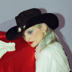 收聽Royal & The Serpent的ONE NATION UNDERDOGS (Explicit)歌詞歌曲