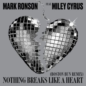 收聽Mark Ronson的Nothing Breaks Like a Heart (Boston Bun Remix)歌詞歌曲