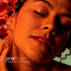 ดาวน์โหลดและฟังเพลง Língua Intrusa พร้อมเนื้อเพลงจาก Ariel Moura