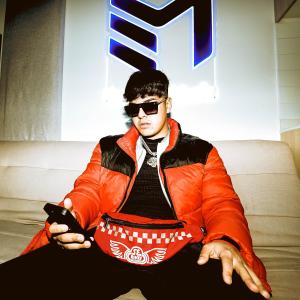 收聽ELEDOSCE的SHORTY ILUMINATI歌詞歌曲