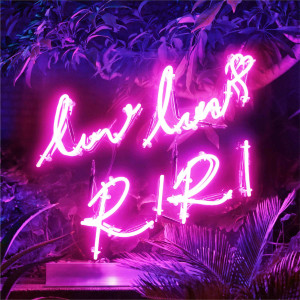 收聽Riri的Luv Luv歌詞歌曲