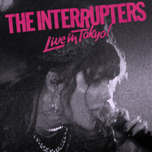 Dengarkan lagu She's Kerosene (Live) nyanyian The Interrupters dengan lirik