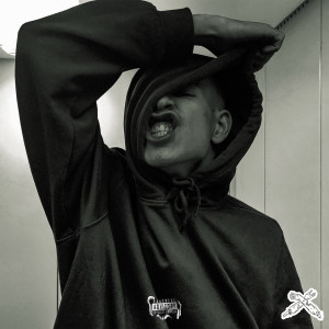 Listen to С двух ног (Explicit) song with lyrics from TRU47