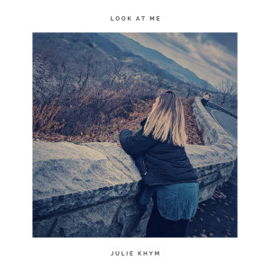 ดาวน์โหลดและฟังเพลง Look at Me พร้อมเนื้อเพลงจาก Julie Khym