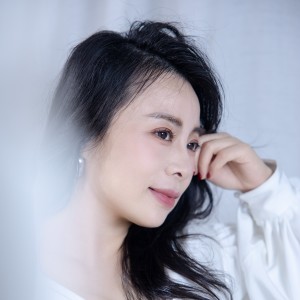 Listen to 花又落 (伴奏) song with lyrics from 海来诗薇