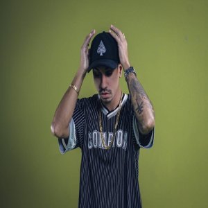 收聽lim hawk的Short Vermelho (Explicit)歌詞歌曲