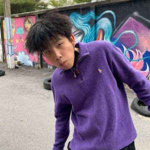 Dengarkan lagu Only you nyanyian Jv.Jarvis dengan lirik