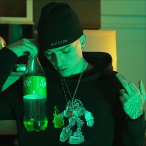 收聽Azeta的REFRESKO (Explicit)歌詞歌曲