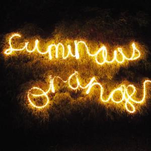 收聽LUMINOUS ORANGE的Honey Eyes歌詞歌曲