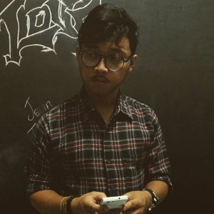 Dengarkan Berantas Korupsi lagu dari Agis Hendra Fauzi dengan lirik